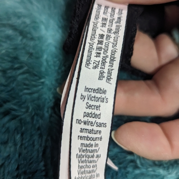 Incredible Victoria Secret Bra 34C NEVER WORN - Picture 3 of 3